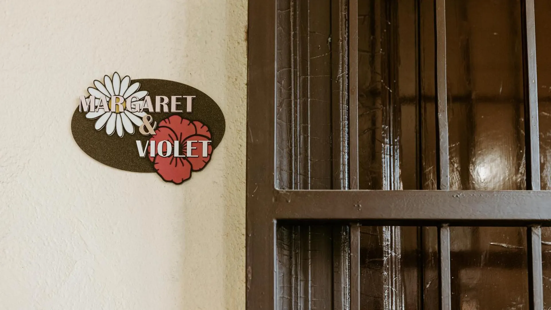 Margaret & Violet - Stylish Downtown Apartments In Budapest