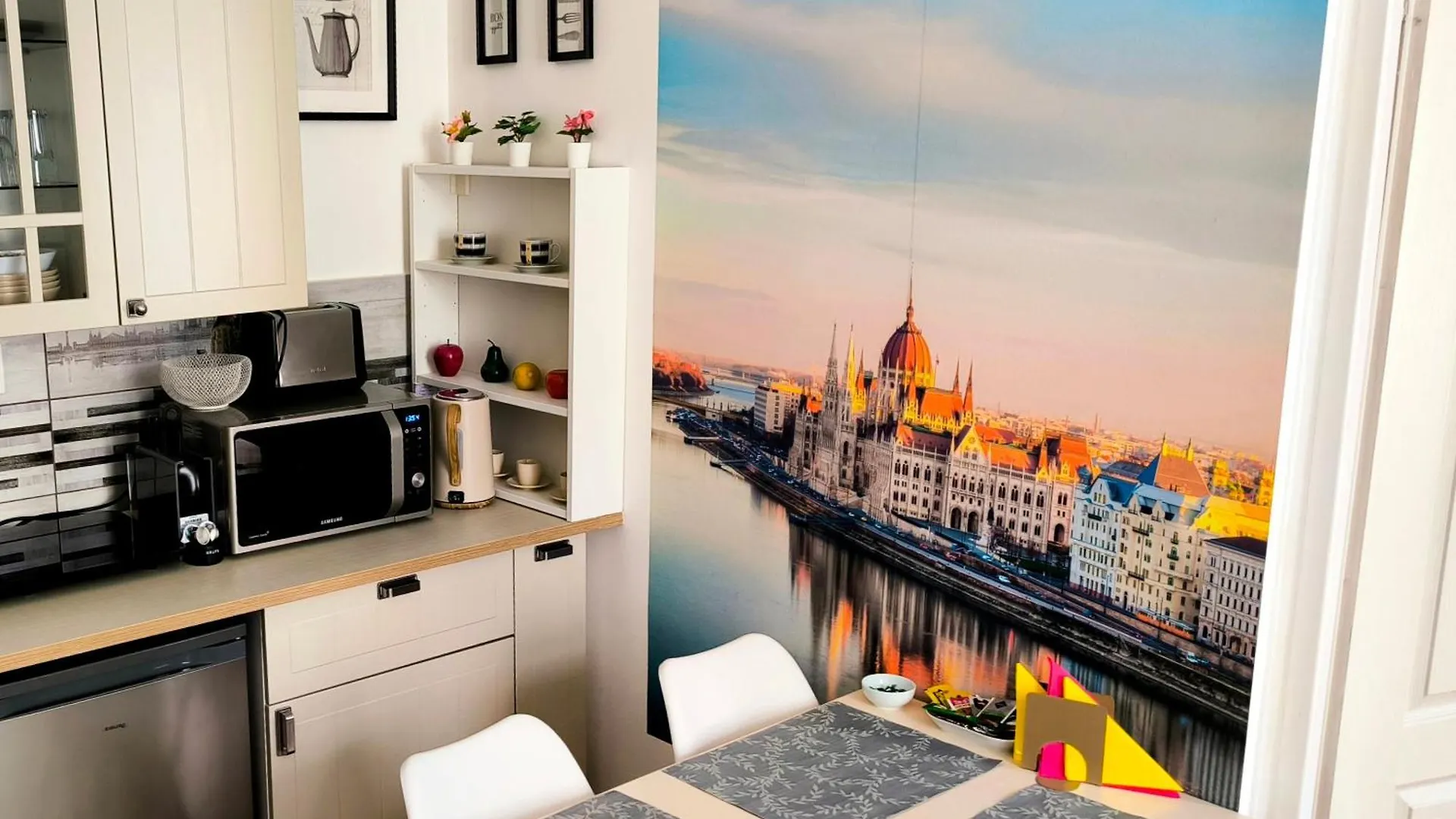 Margaret & Violet - Stylish Downtown Apartments In Budapest