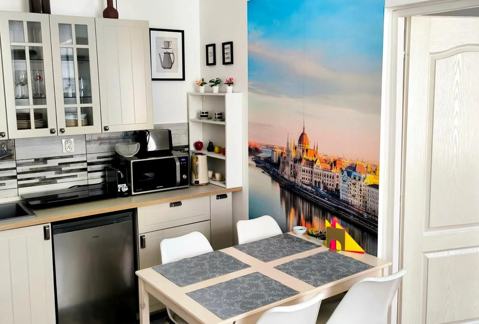 Margaret & Violet Apartments - Peaceful Stay Downtown Budapest