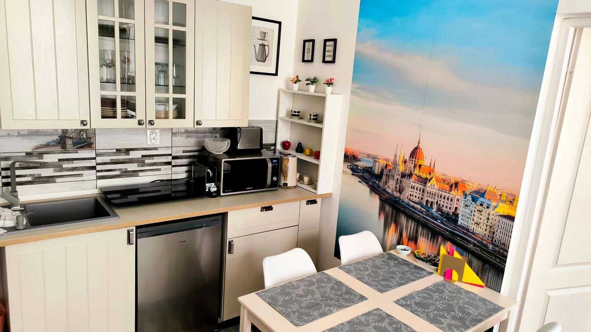 Margaret & Violet Apartments - Peaceful Stay Downtown Budapest